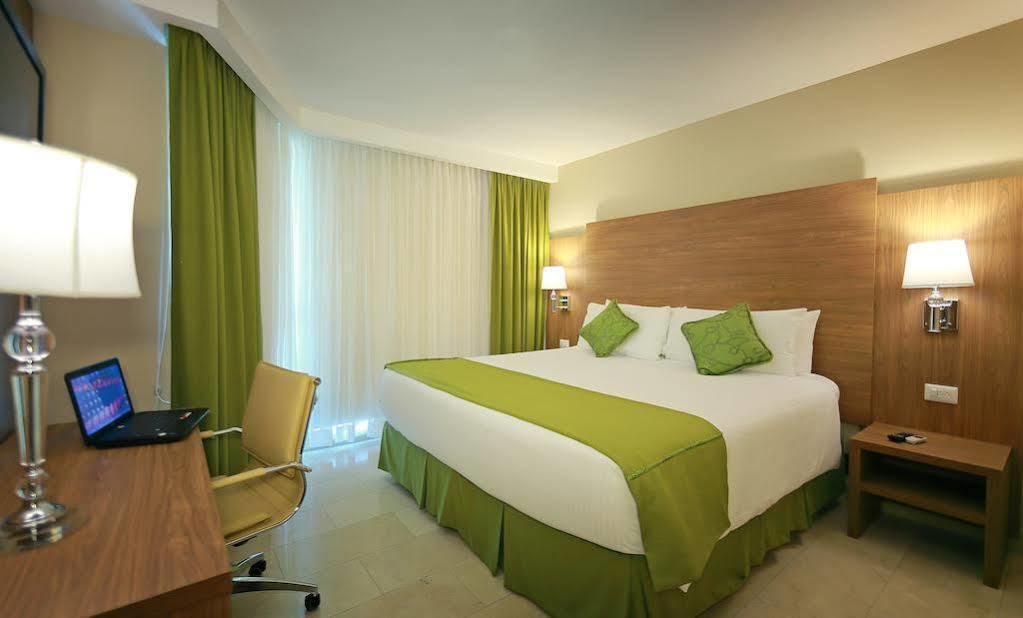 Ambassador Hotel 3*